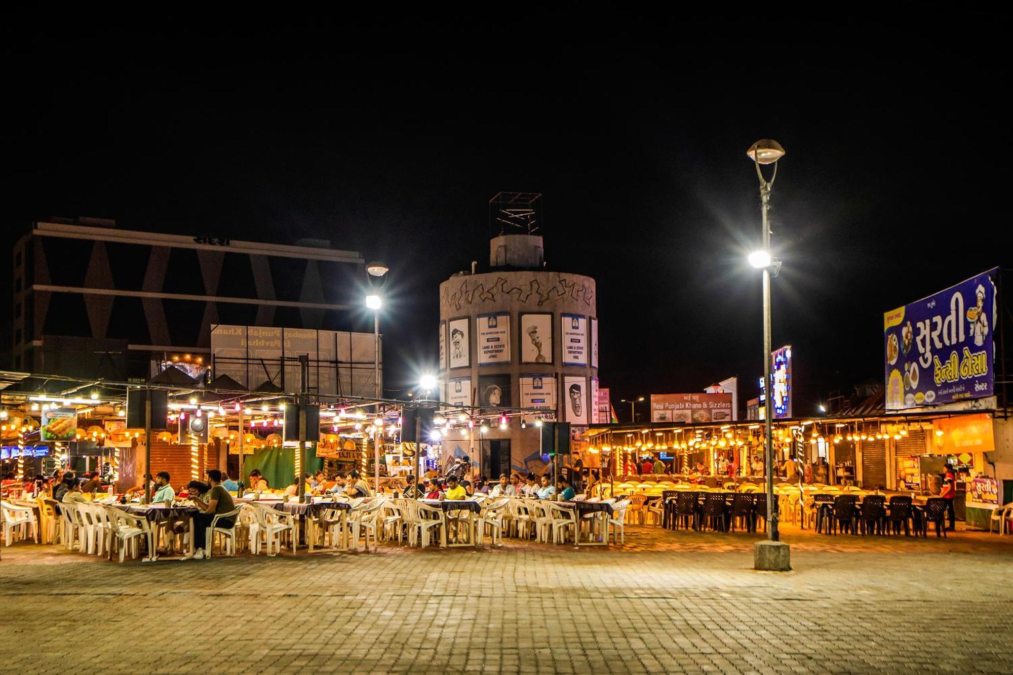 Sunday Hotel Vadodara Exterior photo